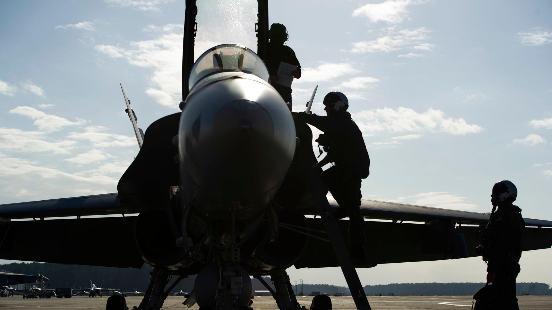 New Retention Program Means Some Reserve Navy Aviators Could Earn Up to $280,000 in Bonuses