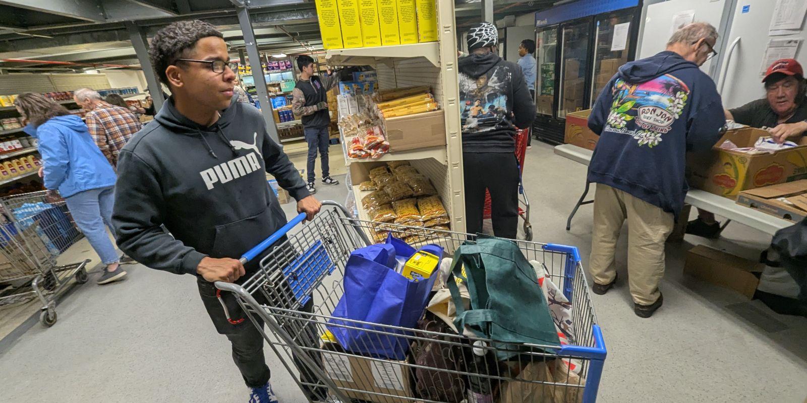 “We’ve Never Seen Anything Like This”: Military Families Flood Food Pantries as Shutdown Triggers 300% Surge